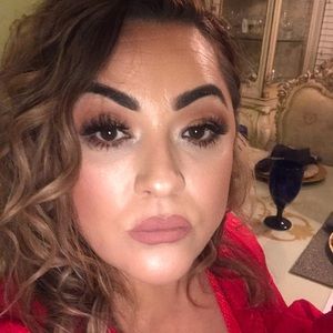 Meet your Posher, Lucy